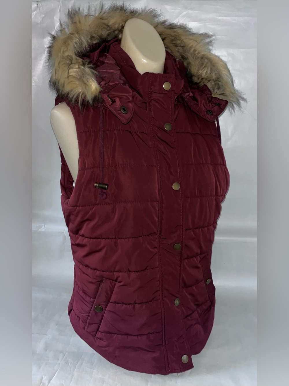 Women’s Quilted Hooded Vest - Burgundy with faux fur hood size large L